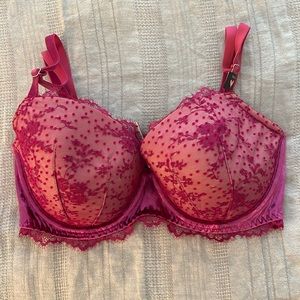 Pink Floral Lace Victoria’s Secret 34DD Bra